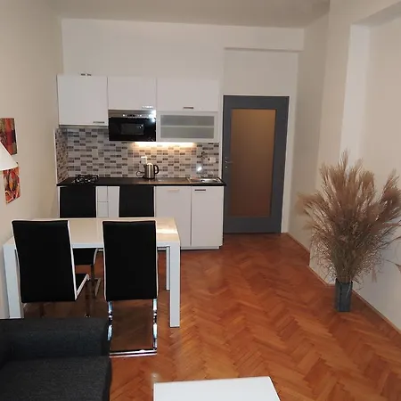 Tomino Apartament *